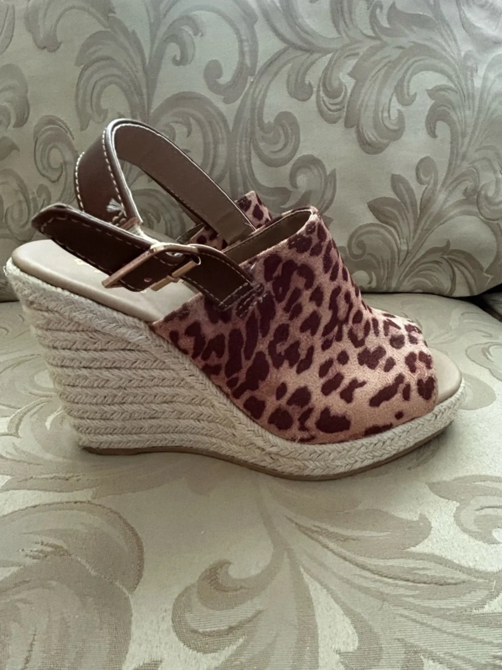 Qupid Women’s 9 Leopard Print Open-Toe Wedge Heeled Sandals Buckle Brown Tan